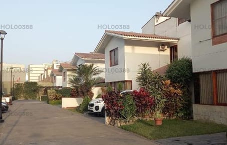 Surco  Vendo  Exclusiva Casa en Condominio