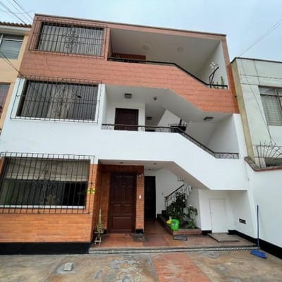 REMATO DEPARTAMENTO EN MONTERRICO A PASOS DE LINDO PARQUE