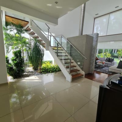 Casa en la Planicie 613 m2 4dorm