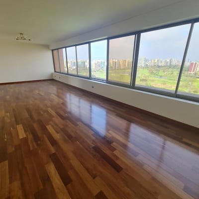 Flat frente al golf  san Isidro 232m2.
