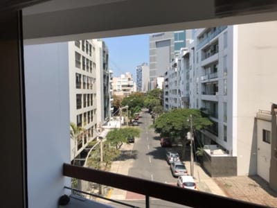 Departamento con balcon Miraflores entorno magico.