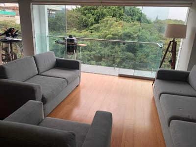 VENDO LINDO DPTO. FRENTE A PARQUE CON 3 BAÑOS INCORPORADOS