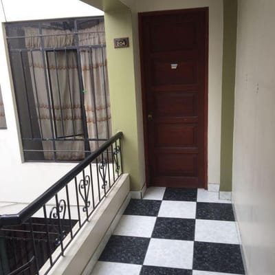 VENDO CASA EN BREÑA CERCA A MIGRACIONES , $ 325,000 IDEAL HOSTAL O ALOJAMIENTO