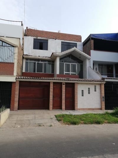SE VENDE AMPLIA CASA EN PLENA AVENIDA NARANJAL