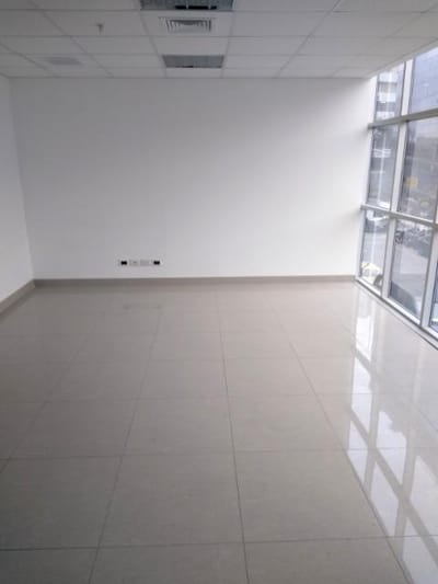 SAN ISIDRO CENTRO EMPRESARIAL MODERNAS Y EXCLUSIVAS OFICINAS IMPLEMENTADAS 130m2
