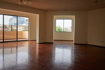 SAN ISIDRO CERCA PARQUE EL OLIVAR DPTO EN 4TO PISO VISTA CALLE LISTO PARA SER OCUPADO