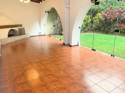 SAN ISIDRO LINDA Y ACOGEDORA CASA REMODELADA DE 3 PLANTAS EXCELENTE UBICACIÓN LIMITE MIRAFLORES