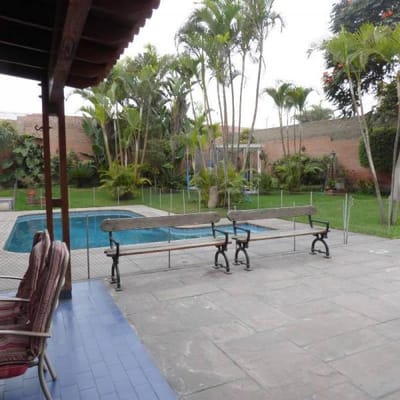 CASA EN VENTA CAMACHO-LA MOLINA  JARDIN PISCINA SOTANO