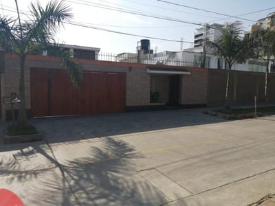 VENDO CASA EN VALLE HERMOSO SANTIAGO DE SURCO IDEAL PARA VIVIENDA O PROYECTO