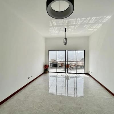 PRECIOSO REMODELADO ACABADOS DE PRIMERA TERRAZA BALCON ILUMINADO