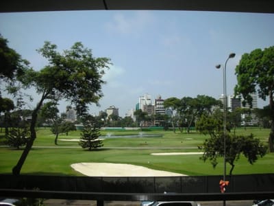 CON VISTA ESPECTACULAR AL GOLF, VENDO DUPLEX CON TERRAZA
