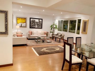 RODEADO DE PARQUES SE ENCUENTRA ESTE DEPARTAMENTO EN VENTA EN MIRAFLORES LIMITE CON SAN ISIDRO