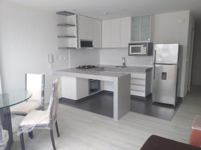 Moderno y funcional departamento amoblado límite San Isidro