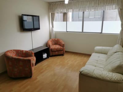 XEmbajada de EEUU  3dorm Amoblado 95 m2 $650  Cochera Cel 98804-5737