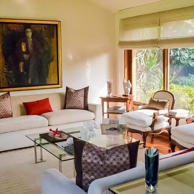 Casa en venta con lindos jardines en Surco