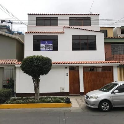 Alquiler de Casa en San Miguel - Urb. Pando