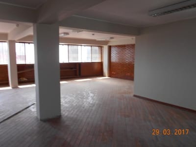 Estupendo edificio de oficinas en pleno Centro Financiero