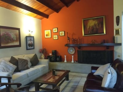 Hermosa casa en Monterrico remato