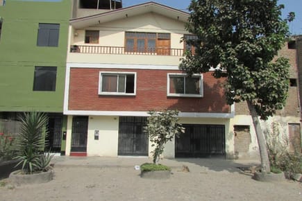 Casa de 3 pisos cerca Av. San Felipe