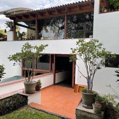 Aurora Venta Casa como Terreno de  m ubicada en una avenida principal