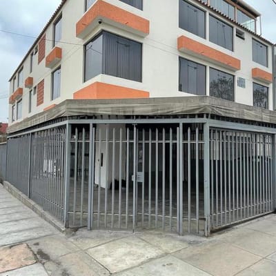 Local Comercial en alquiler en Av La Merced Surco er piso en esquina