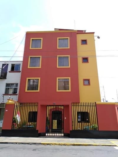 HOSTAL EN  VENTA EN MIRAFLORES