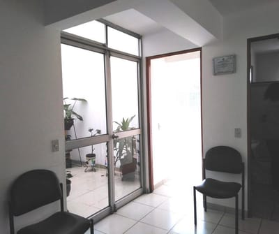 ALQUILER CONSULTORIO EN AV CONSTRUCTORES