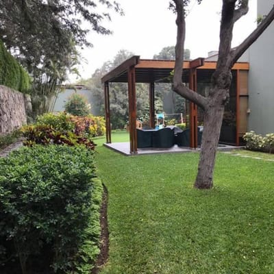PRECIOSA CASA EN VENTA EN CONDOMINIO CON JARDÍN PROPIO