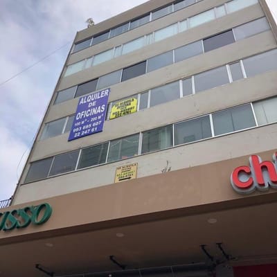 Se alquila oficina de 100 mt2  en Centro Financiero San Isidro