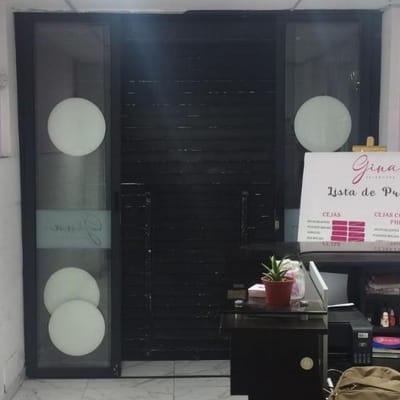 Se alquila local a puerta de calle en Av Benavides