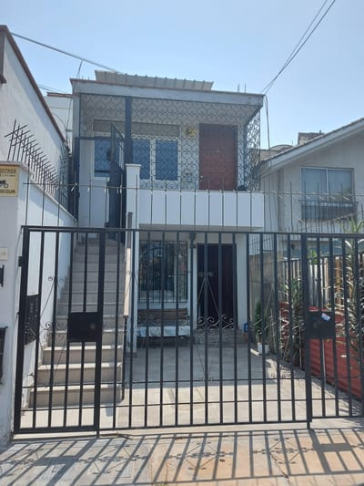 SE VENDE LINDO DEPARTAMENTO REMODELADO DE 80M2 EN SEGUNDO PISO + AIRES