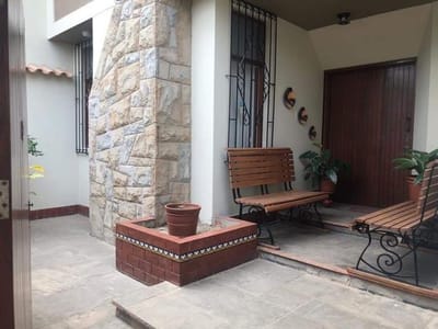 VENDO AMPLIA Y ESPACIOSA CASA EN URB. MIRAFLORES PIURA