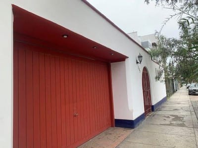 Vendo terreno de 600 m2 en San Borja, colinda con parque