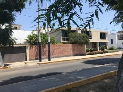 Casa en Malecon de Chorrillos en venta como terreno