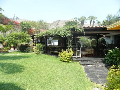IMPECABLE CASA DE 1 SOLA PLANTA CON TERRAZAS,  JARDINES, PERGOLA Y CASCADA
