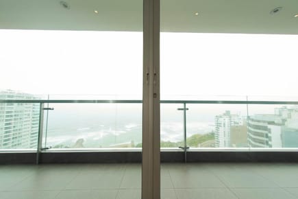 LINDO DEPARTAMENTO MODERNO CON VISTA ESPECTACULAR AL MAR  CON TERRAZA Y GRAN BALCÓN