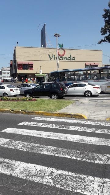 CASA BIEN REBAJADA  MUY BUENA UBICACION - CERCA A VIVANDA - AV. PRIMAVERA