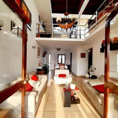 ¡BAJO DE PRECIO! VENDO ACOGEDOR DUPLEX POR VIAJE.  BUENA DISTRIBUCIÓN SURCO