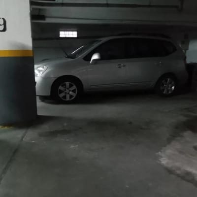 EN VTA. ESTACIONAMIENTO EN SÓTANO DE EDIFICIO EN SAN ISIDRO (PARQUE MORA)