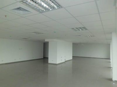 ALQUILO OFICINA EMPRESARIAL IMPLEMENTADA