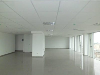 LINCE ALQUILO OFICINA EMPRESARIAL US$1800 ( X CENTRO COMERCIAL ARENALES - RISSO)