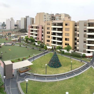 SURCO VENDO DPTO. $220,000 PRIMER PISO TERRAZA FRENTE PARQUE (X COLEGIO MARKHAM)