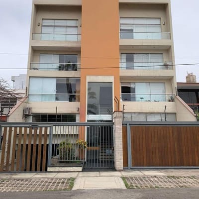 MIRAFLORES VENDO DUPLEX FRENTE PARQUE $380,000 (X COLEGIO PESTALOZZ CARMELITAS)