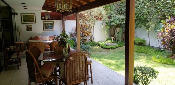 VENTA  DE  EXCELENTE CASA EN LA AURORA MIRAFLORES. 396 m2  A:T