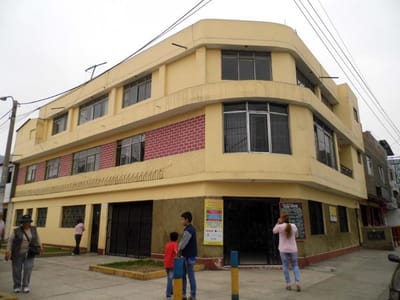 VENTA DE CASA EN ESQUINA EN AV LAS FLORES SJL