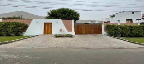 LINDA CASA EN LA PLANICIE