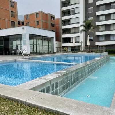 Excelente dpto. con terraza amplia con vista a la calle Las Laderas.