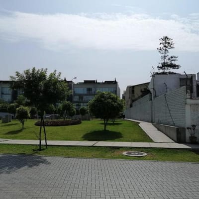 PROYECTO FRENTE A PARQUE SURCO CERCA A SIMON SALGUERO