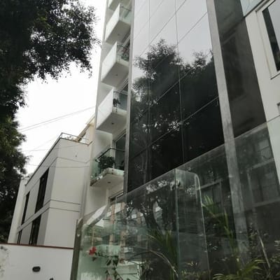 ESPECTACULAR DEPARTAMENTO EN 1ER PISO  CERCA A LARCOMAR CALLE SANTA ISABEL