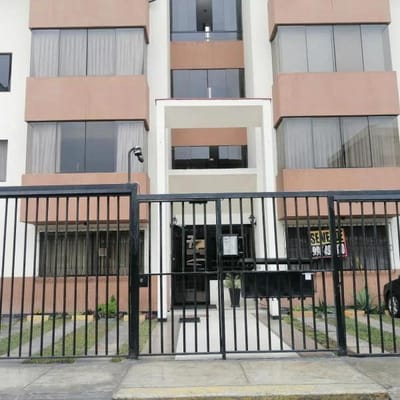 VENDO COMODO Y REMODELADO DEPARTAMENTO PRIMER PISO  CERCA AL MALL DE SALAVERRY